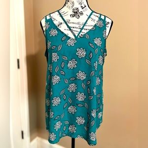 Green spaghetti strips tank top